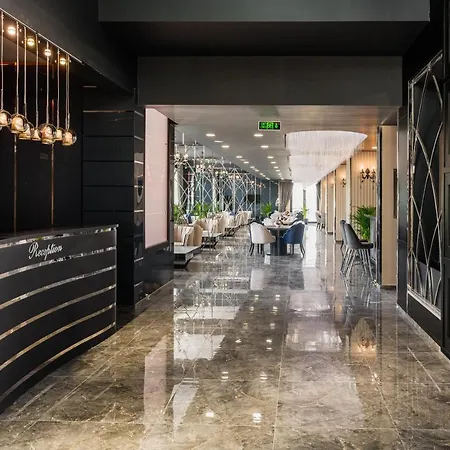 Royal Palace Hotel